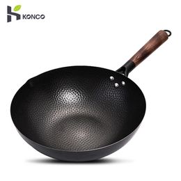 Konco Iron Wok Gietijzeren pan Pan Noncoat Pot Algemeen gebruik voor gas- en inductiekoker 32 cm Chinese wok kookgerei Pan keukengereedschap 240407