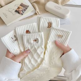 Konlee OEM Meias Infantis nieuwe stijl borduurwerk witte kleur meisjes bemanning aangepaste ontwerp sokken dames