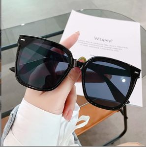 Korea Oversized zonnebril Vrouwen Zonnebril Fashion Design Dame Elegante Zonnebril Mannen Vintage Trendy Sunglass Classic Cool Eyewear UV400