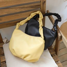 Mode de Corée sac en maille rouge se replie sous les bras niche conception sac à main sac à bandoulière en cuir sauvage souple de grande capacité