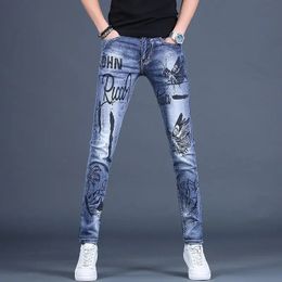 Korea-versie Herenblauwe jeans Hoge kwaliteit slanke stretchjeansLichte luxe vlinderprintjeans Stijlvolle sexy straatjeans;240131