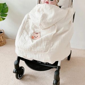 Korean Baby Stroller Deken Geboren Swaddle handdoek Cape Infant Zonnebrandcrème Zomer Cloak Nap Cover Kids Outderse Accessoires 240417