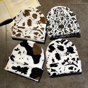 Coréen noir et blanc vintage motif de vache de vache tricotée chapeau en laine d'automne et couple d'hiver motif léopard polyvalent beanie 231221