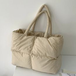 Sacs fourre-tout coréens décontractés pour femmes sacs à main de concepteur de luxe et sacs à main dans l'épaule en tissu de grande capacité en polyester 240510
