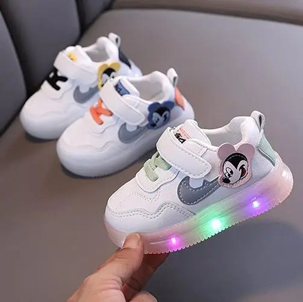 Sneakers décontractés coréens printemps automne Nouveaux lumières pour enfants garçons et filles dessin animé chaussures blanches Glow Chaussures pour les enfants