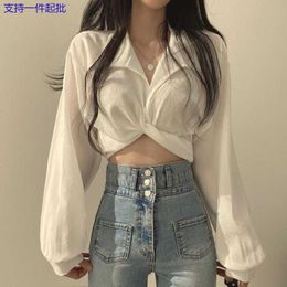 Camiseta corta coreana chic para mujer, camiseta corta con lazo trasero y ombligo de mariposa y rocío, diseño minoritario francés, primavera