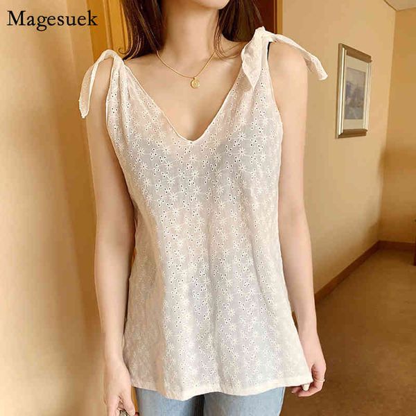 Coréen Chic Brodé Col En V À Lacets Femmes Débardeurs Gilet D'été Sans Manches Blanc Lâche Réservoirs Camis Creux Top Femme 14367 210518