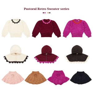 Les chariots de tricots de girls coréens tricots 2023 Nouveau pull d'enfants de Noël d'hiver.