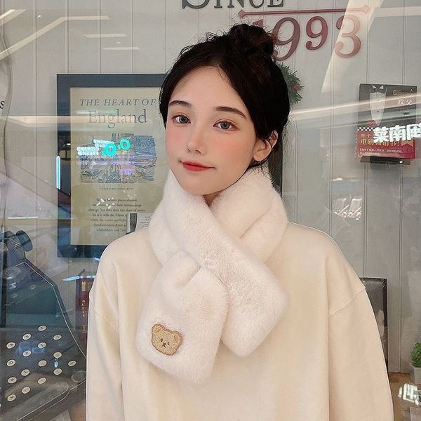 Bufanda coreana de felpa de osito lindo para estudiantes femeninas en invierno, versátil y cálida, patrón de animales de cuello cruzado de gran belleza
