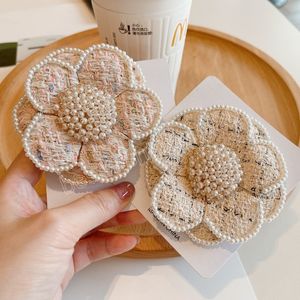 Coréen tissu fleur broches pour femmes perle épinglettes élégant Corsage écharpe boucle Badge broche bijoux accessoires