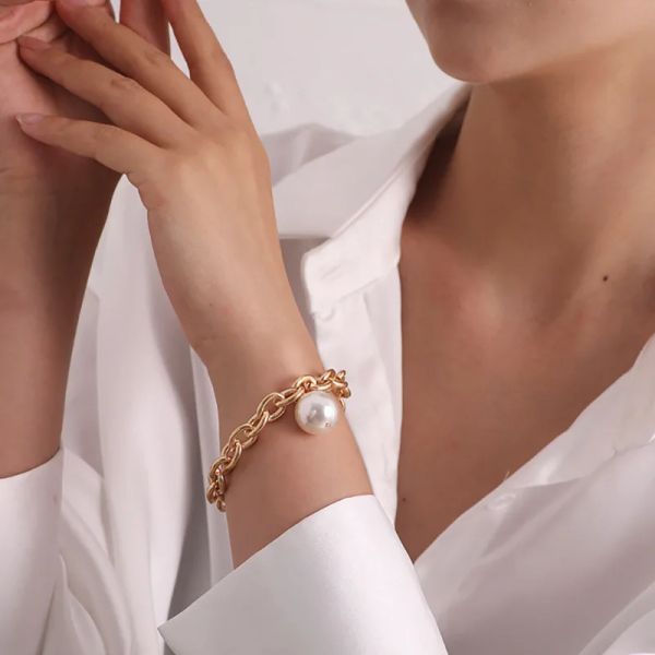 Moda coreana Atmósfera elegante Colgante de perlas grandes Cadena gruesa de metal Pulsera de oro de 14 quilates para mujer Joyería de diseñador Regalo Pulseras Mujer
