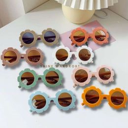 Cadre de fleurs coréens verres de soleil pour filles garçons uv400 Protection Lunettes de soleil mignons enfants pour miroir décoratifs lunettes L2405