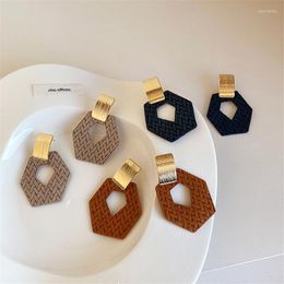 Koreaanse geometrische zeshoek pu lederen bengelen oorbellen voor vrouwen vintage eenvoudige temperament metaal pendientes oor sieraden kroonluchter kroonluchter