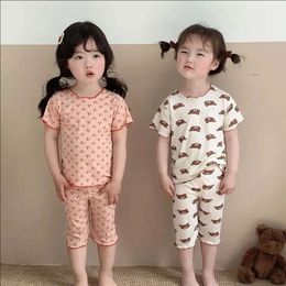 Korean Girls Loungewear Baby Ice Silk Floral Top Zomer Kinderen Kortmoks bijgesneden broek Pamas Pamas 2-delige meisjeskleding L2405