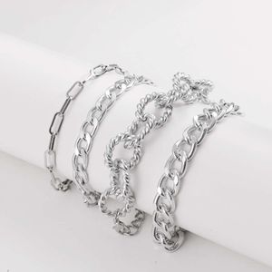 Personnalité de l'industrie coréenne Punk Metal Aluminium Fashion Suit Bracelet Fried Pâte Twists Chain Alloy Jewelry Femmes