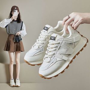 Version Instagram coréenne Nouvelles chaussures Forrest Gump pour les femmes au printemps 2024 Étudiants Sports Chaussures de course décontractées et augmentation de l'apogée 6682