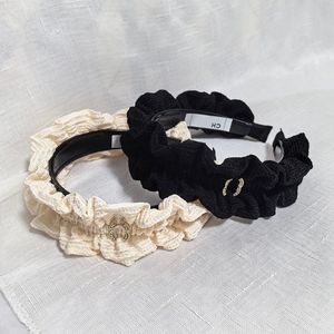 Koreaanse Letter Zwart Geplooide Hoofdband Prinses Stijl Mode Haarclip Dames Familie Cadeau Hoofddeksels Hoge kwaliteit Zwart Wit Luxe Designer nieuwe hoofdband