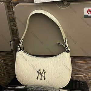 Sac sous les bras en relief Mlb coréen pour femmes, sac à bandoulière Portable polyvalent et minimaliste urbain, nouvelle collection hiver 2023