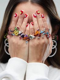 Koreaanse niche -ontwerp Geometrische zirkon Candy Vine Line Wrapped Ring voor dames eenvoudige mode charme sieraden