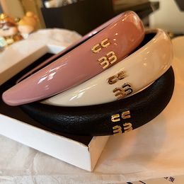 Koreaanse eenvoudige stijl brief hoofdband glanzend leer brede rand hoofdband Fashiona Womens haar sieraden klassieke ontwerper geschenken roze haarclip
