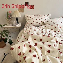 Juego de ropa de cama de estilo coreano para niños Adultos gemelos Full Size Bed de la cama plana Amor de la cubierta de la cubierta del corazón del corazón del corazón Camino de almohada sin relleno 240329
