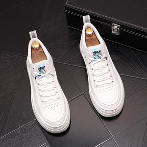 Koreaanse stijl mode trouwjurk feest schoenen ademende antislip lace-up mannen casual platform sneakers ronde teen gevulkaniseerd bedrijf rijden wandelende loafers