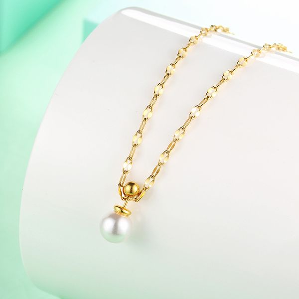 Collier pendentif en perles blanches avec chaîne en acier inoxydable plaqué or 18 carats de style coréen à vendre