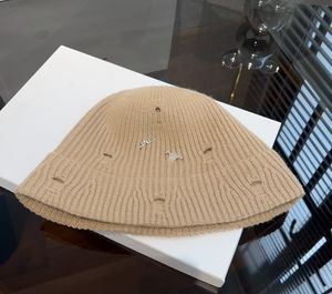 Style coréen étiquetage petit bord seau chapeau femmes automne et hiver sauvage couleur Pure épaissie laine casquette femmes en gros