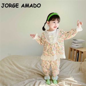 Koreaanse stijl lente baby pyjama 2-pcs sets lace collar geel bloemen huis pakken slaap zweer kinderkleding E5038 210610