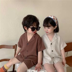 Conjunto de ropa unisex de estilo coreano para niños y niñas, camisetas de manga corta de algodón y lino, pantalones cortos, traje de 2 uds 210615