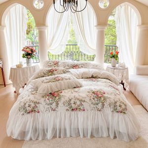 Style coréen blanc dentelle literie couvre-lit ensemble roi reine taille 4 pièces Rose imprimé princesse literie housse de couette jupes de lit Pillowcas210c