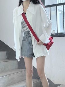 Chemise blanche de style coréen pour femmes avec un sens du design de niche Printemps et été Veste fine Haut de gamme Sensation ample Sentiment tombant Tendance de protection solaire