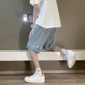 Koreaanse zomerheren breedbeen denim shorts solide kleur mode gescheurd casual eenvoudige recht licht blauw mannelijke korte jeans 240202