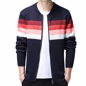 Koreaanse trui jas mannen herfst warme katoen cardigan heren streetwear mode gestreepte rits jassen slanke turtleneck oversize top 3xl 210601