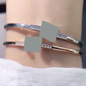 Version coréenne Double T lettre manchette ouverture Micro diamant Bracelet conception Unique Bracelets bijoux accessoires XB068