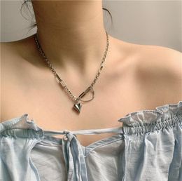 Version coréenne East Gate Isn Wind collier en acier titane femmes039s conception de Niche exquis amour pendentif collier chaîne ne fait pas F5076073