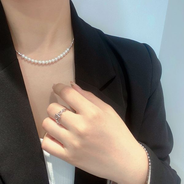 Collier de perles en argent cassé irrégulier version coréenne conçu par une niche féminine, tempérament de luxe léger en argent pur, bijoux de chaîne de clavicule polyvalents