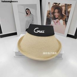 Version coréenne du chapeau de parasol à large bord femme chapeau de paille crème solaire été extérieur protection UV lettre de blocage du visage chapeau de soleil haut vide