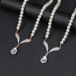 Version coréenne du collier de perle personnalisé Ensemble d'oreille pour la mode et le tempérament pour femmes et le jumelage de niche avec des accessoires vestimentaires