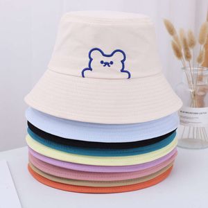 Version coréenne du petit chapeau de pêcheur frais pour femmes au printemps et en été, protection de style fin, chapeau de bassin noir avec broderie d'ours à la mode, tendance pour hommes