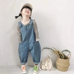 Koreaanse versie van de lente- en herfstmodellen Jongens en meisjes Baby Casual denim overall Jumpsuit Jeans 240108