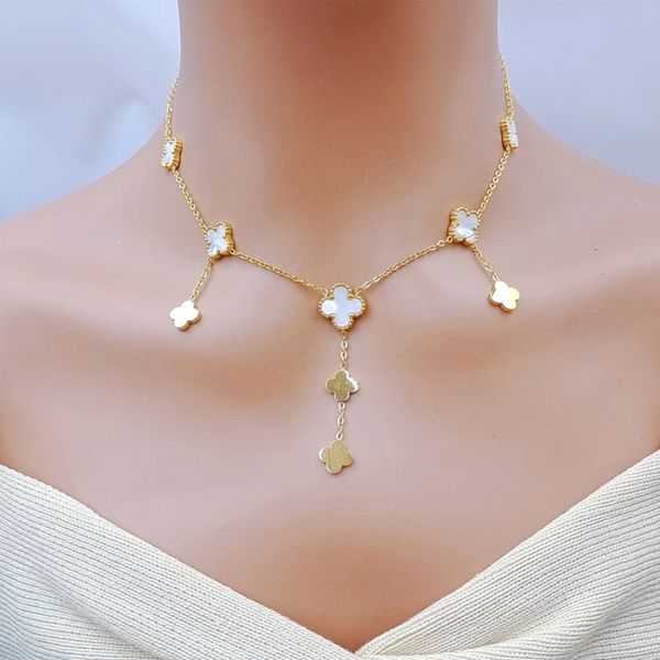 Version coréenne carré diamant coquille fleur double couche chaîne de clavicule évidé collier gland en acier titane, fille élégante