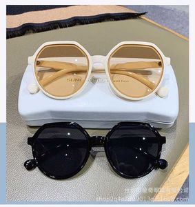 Versión coreana gafas de sol redondas de moda té con leche blanco moda celebridad de Internet nuevas gafas 77585FU8