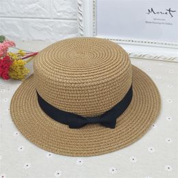 Koreaanse versie unisex stro hoeden kleine strikband strand hoed platte top effen kleur caps voor de zomer