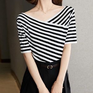 Camisa de las mujeres coreanas Punto Blusa de punto para mujeres Manga corta Hembra asimétrica Rayas con cuello en V Kawaii 210604