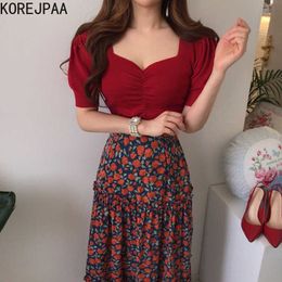 Korejpaa Dames Jurk Sets Korea Zomer Chic Sexy Square Collar Geplooid Rood T-shirt en Bloem High-taille Skirt Suit 210526