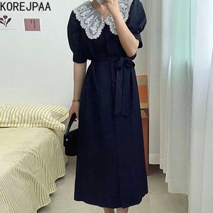 Korejpaa femmes robe été coréen Chic français rétro dentelle Crochet poupée col couture simple boutonnage manches bouffantes Vestido 210526