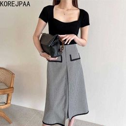 Korejpaa Dames Set Zomer Koreaanse Chique Vrouwelijke Vierkante Hals Slank T-shirt High-Taille Trim Contrast Kleur Plaid Bag Hip Rokken 210526