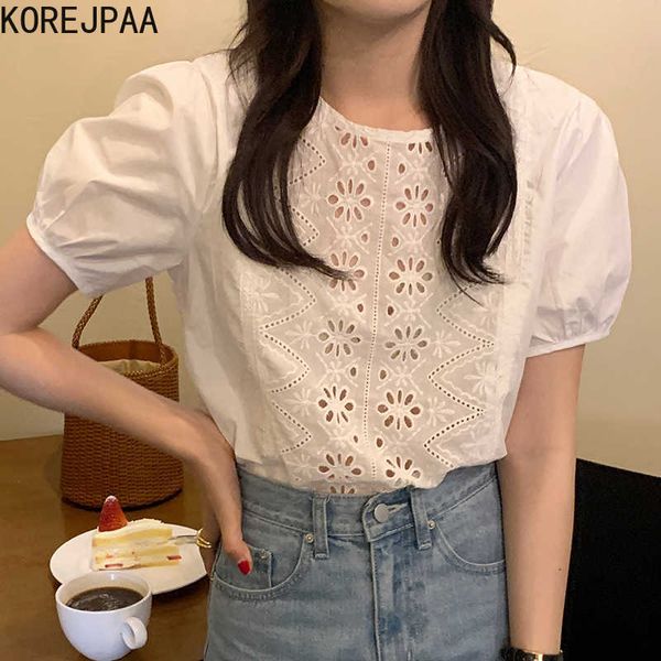 Korejpaa camisa de mujer verano coreano Chic Retro temperamento suave cuello redondo encaje hueco Crochet Halter Puff manga blusas 210526