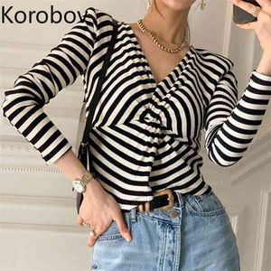 Korobov primavera verano nuevas mujeres rayas camisetas Vintage negro blanco Hit Color Patchwork camisetas Streetwear cuello en V camiseta 210430